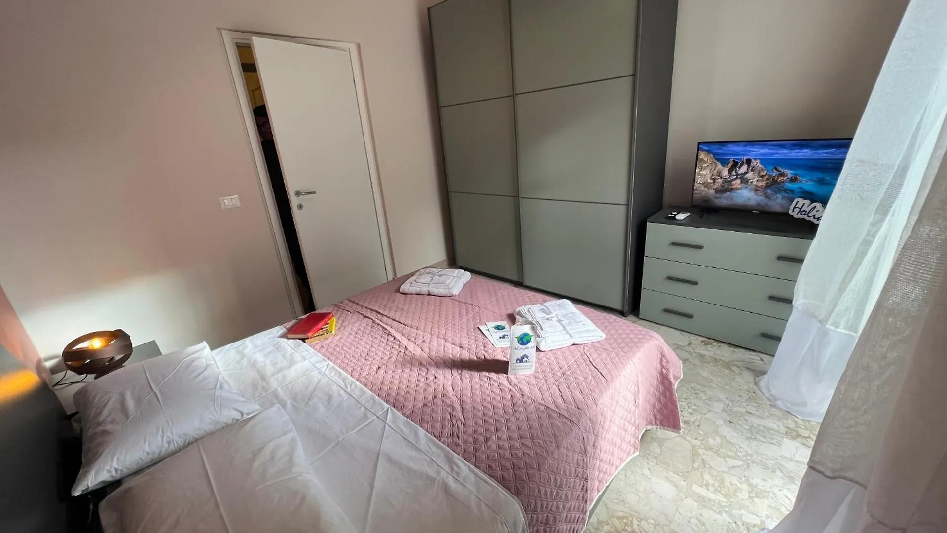 La Casa Del Marchingegno By Holiday World パレルモ 0*,  イタリア